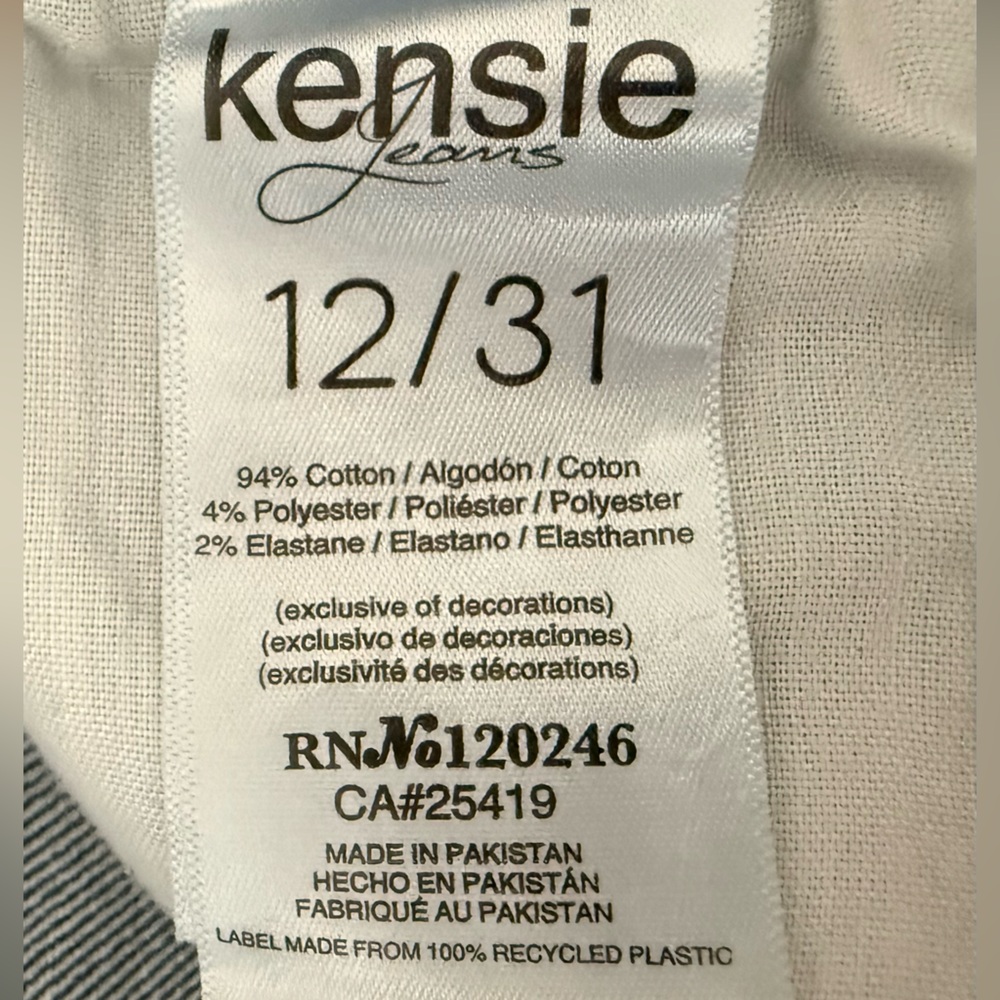 Kensie Light Wash Blue Cropped Jeans - Picture 5 of 5